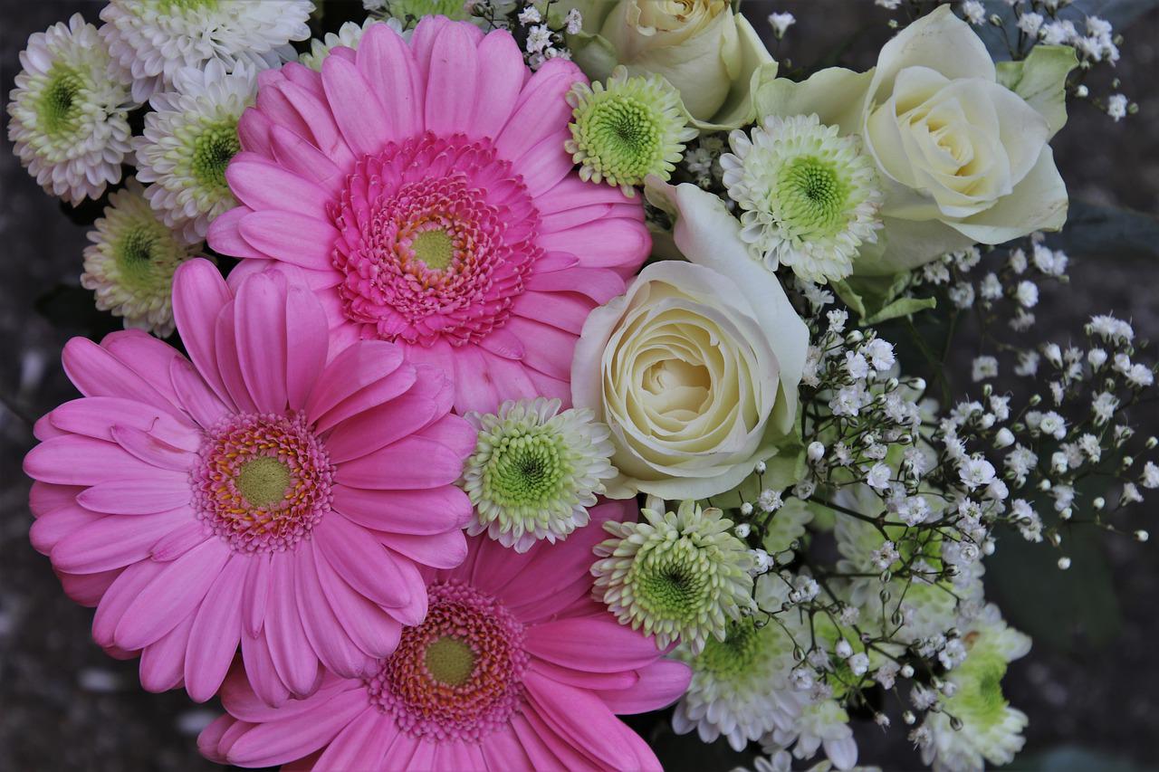 Few Tricks Florists Use to Keep Flowers Alive