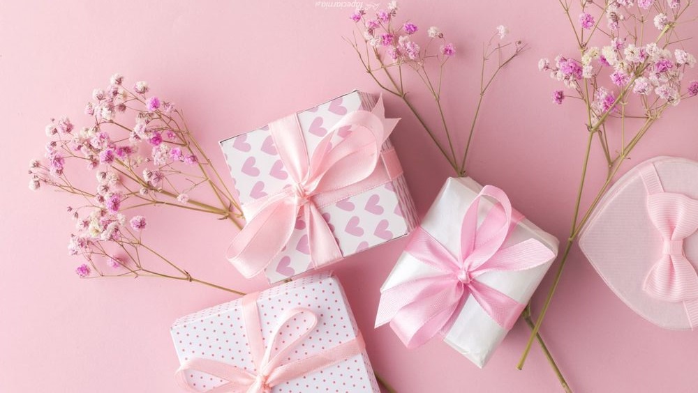 Make Your Girl Smile by Purchasing Amazing Gifts for Her