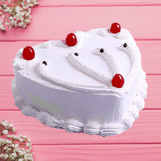 Fresh Heart Shape Vanilla Cake