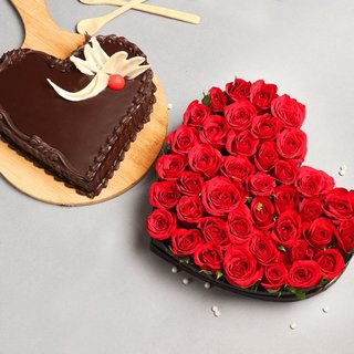 Valentine Heart arrangement with Heart cake