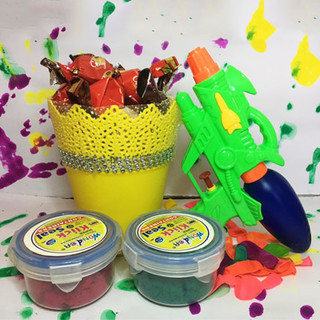 Pichkari and Colors Holi combo with Yummy Bucket
