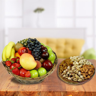 Fresh Fruits Basket with Dry Fruits