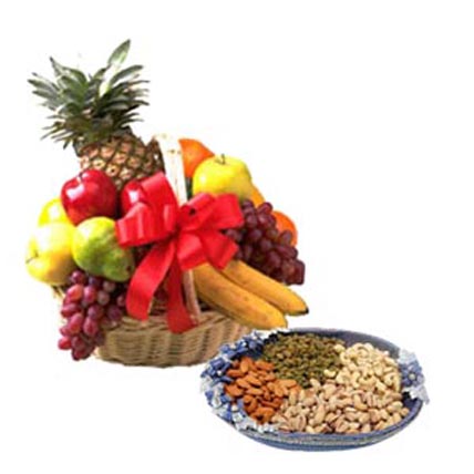 Fresh Fruits Basket with Dry Fruits