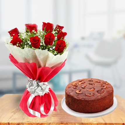 Plum cake with Red Roses bouquet