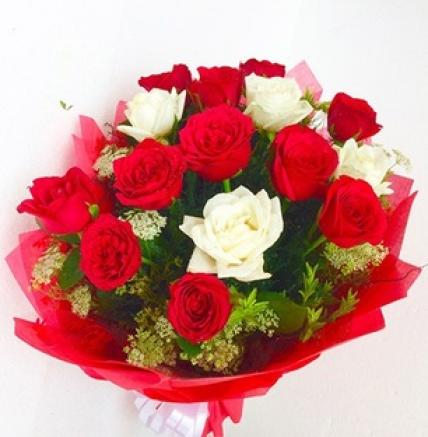 Valentine 12 Red & white Roses