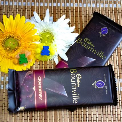 Bournville Treat with 2 Kids Rakhi Set