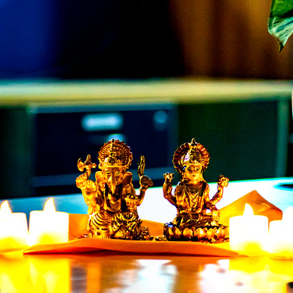 Golden Laxmi Ganesha Idol with Diyas